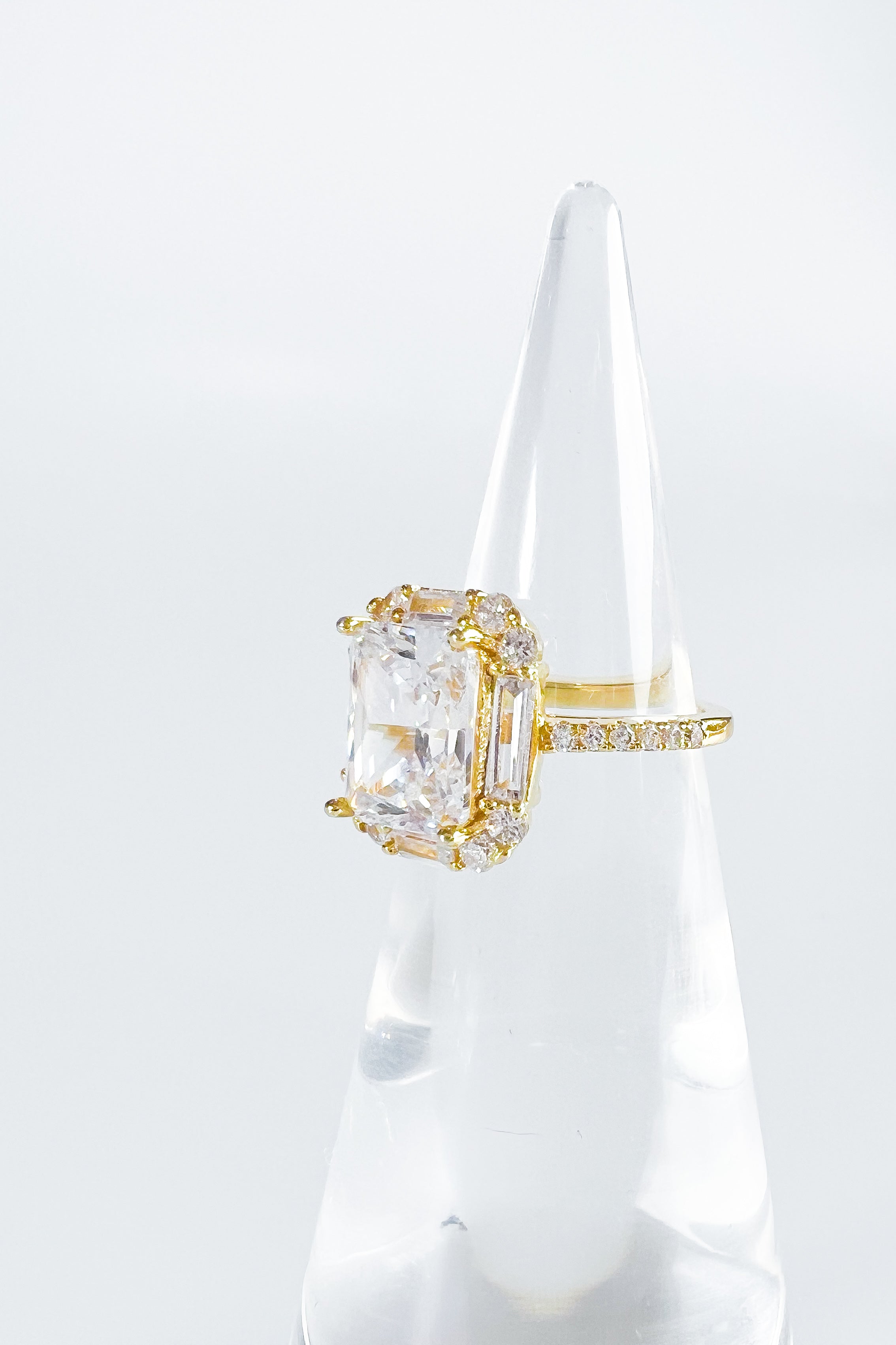 1.25 Carat Emerald Cut Accented Solitaire Engagement Ring in White Gol —  kisnagems.co.uk