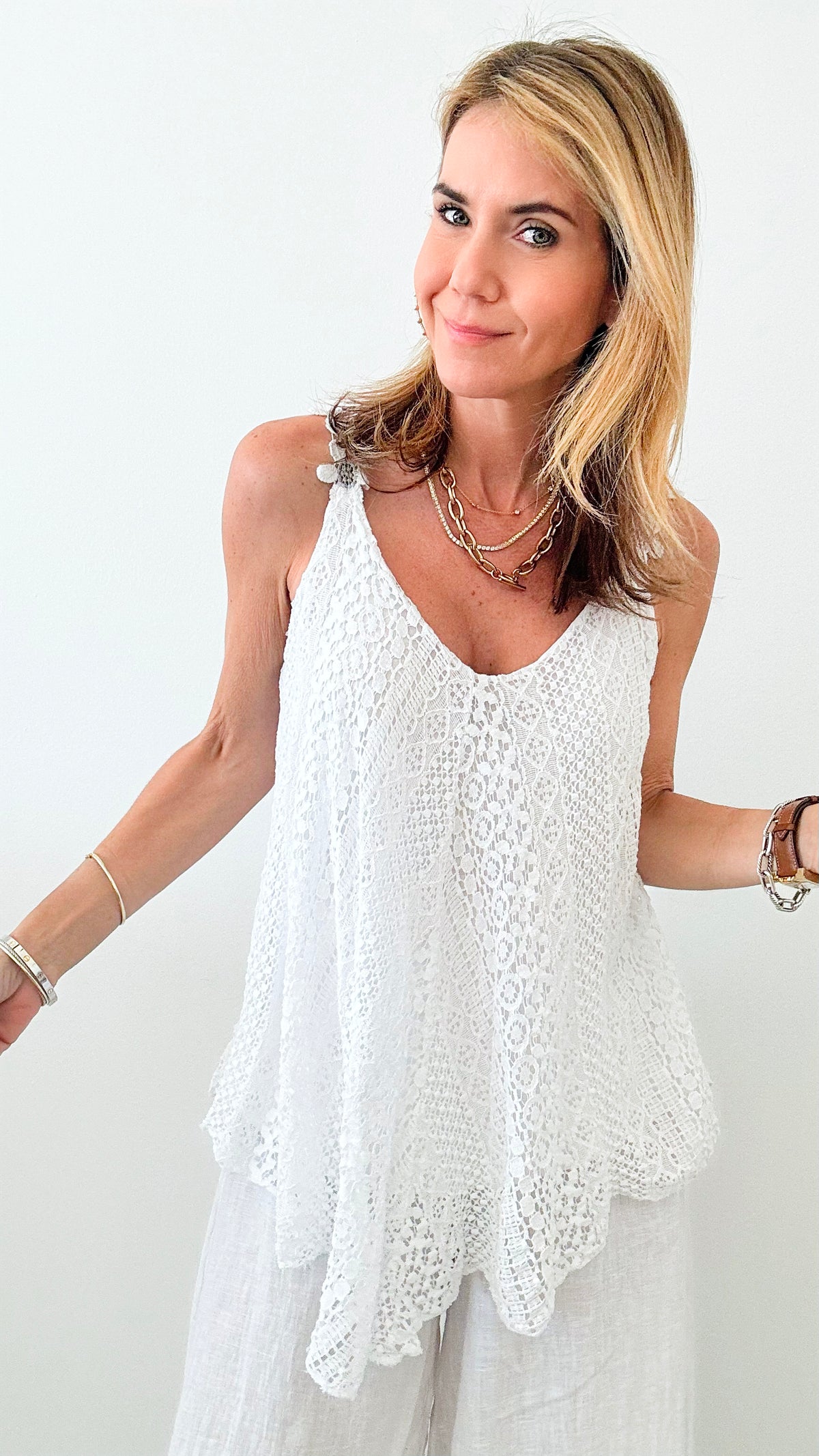 Delicate Daisy Italian Tank - White-00 Sleevless Tops-Italianissimo-Coastal Bloom Boutique, find the trendiest versions of the popular styles and looks Located in Indialantic, FL