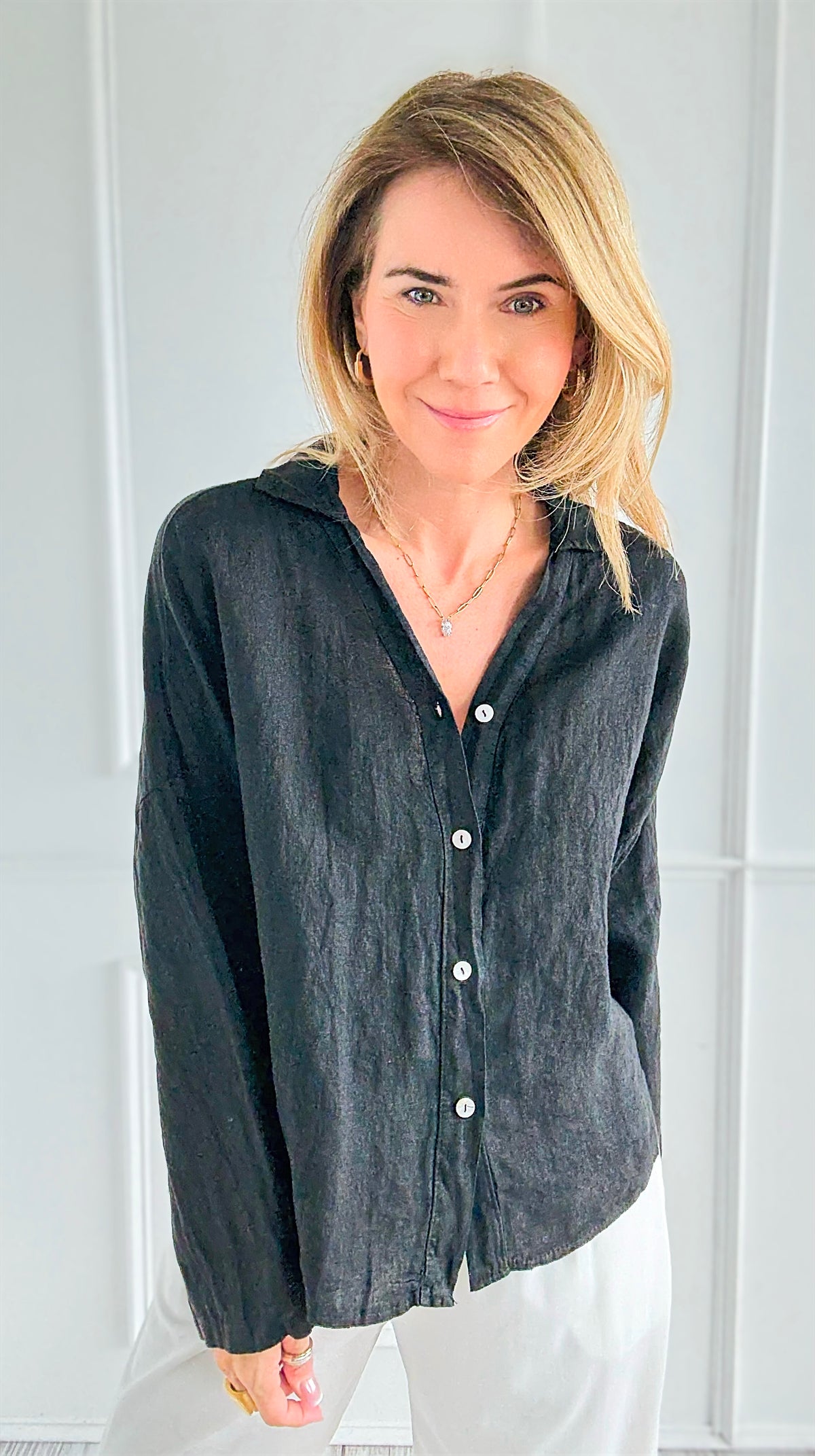 Coastline Italian Linen Top- Black-110 short Sleeve Top-Italianissimo-Coastal Bloom Boutique, find the trendiest versions of the popular styles and looks Located in Indialantic, FL