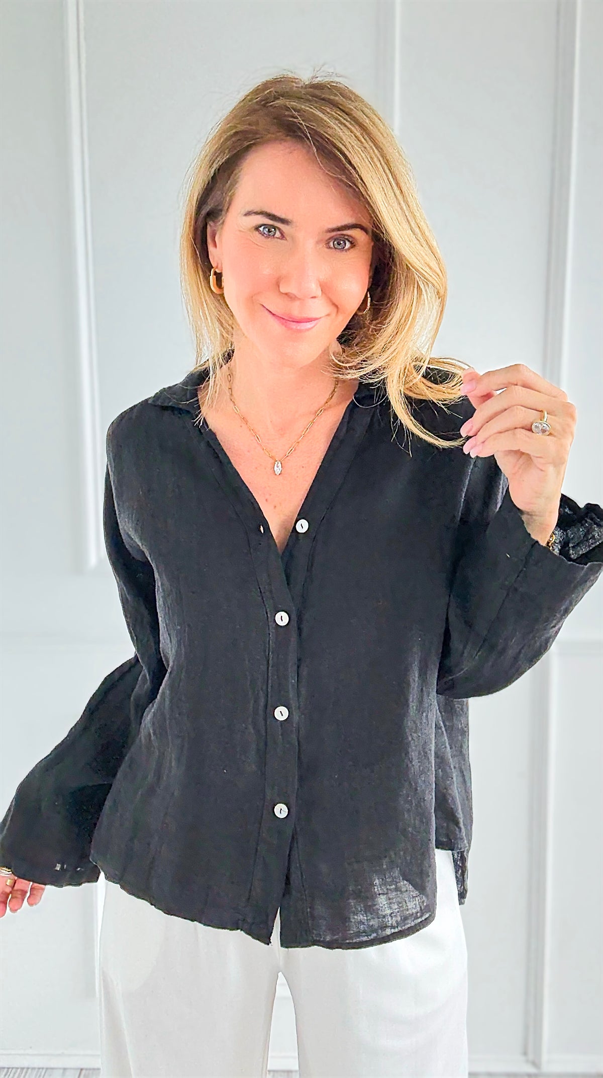 Coastline Italian Linen Top- Black-110 short Sleeve Top-Italianissimo-Coastal Bloom Boutique, find the trendiest versions of the popular styles and looks Located in Indialantic, FL