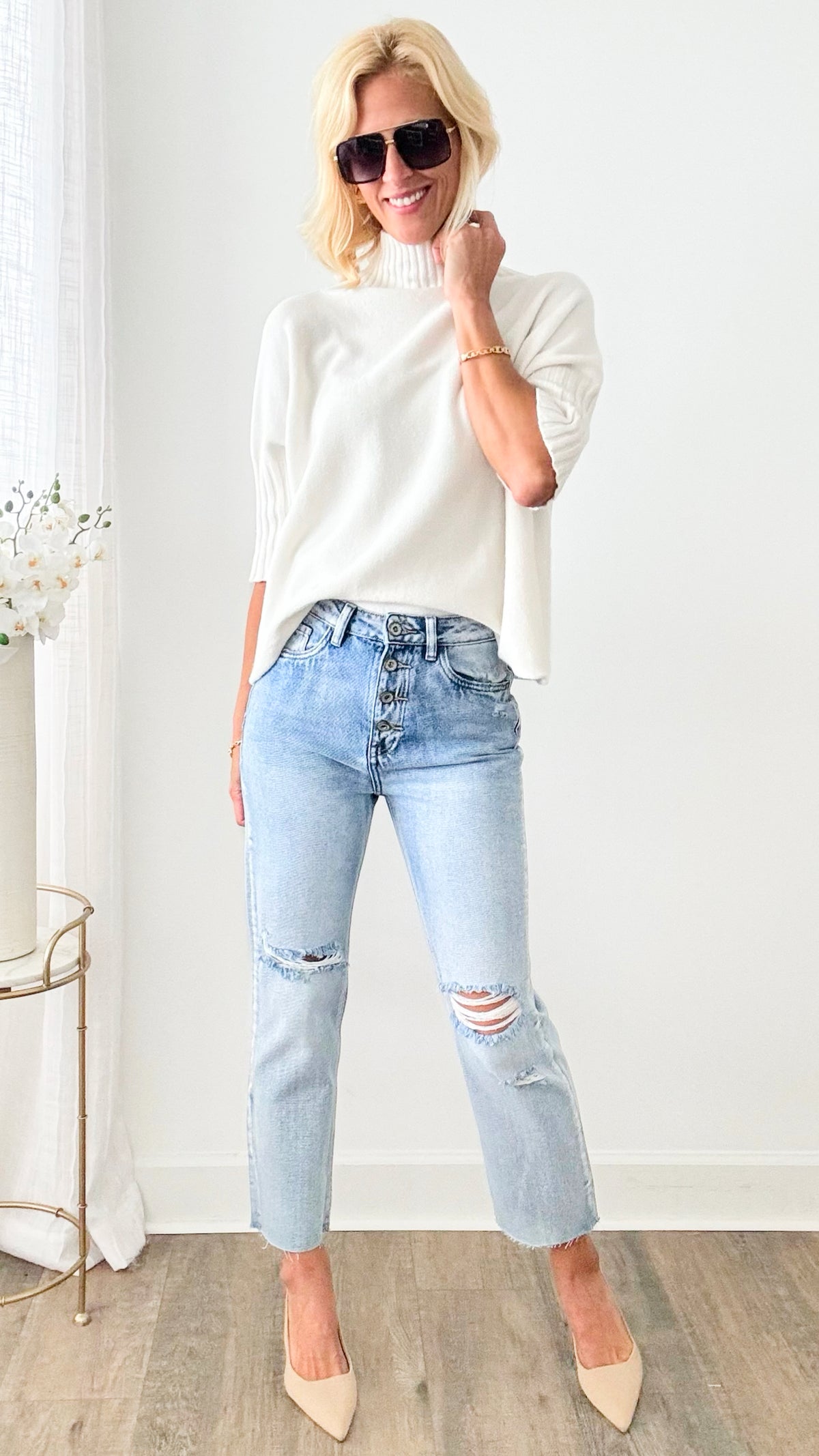 Exposed Buttons Ripped Jeans-170 Bottoms-Q2-Coastal Bloom Boutique, find the trendiest versions of the popular styles and looks Located in Indialantic, FL