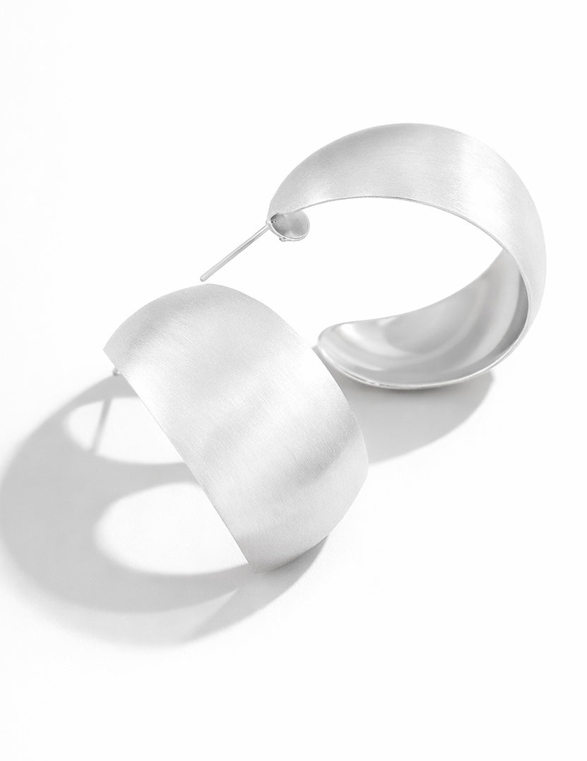 Everyday Luxe Curve Hoops