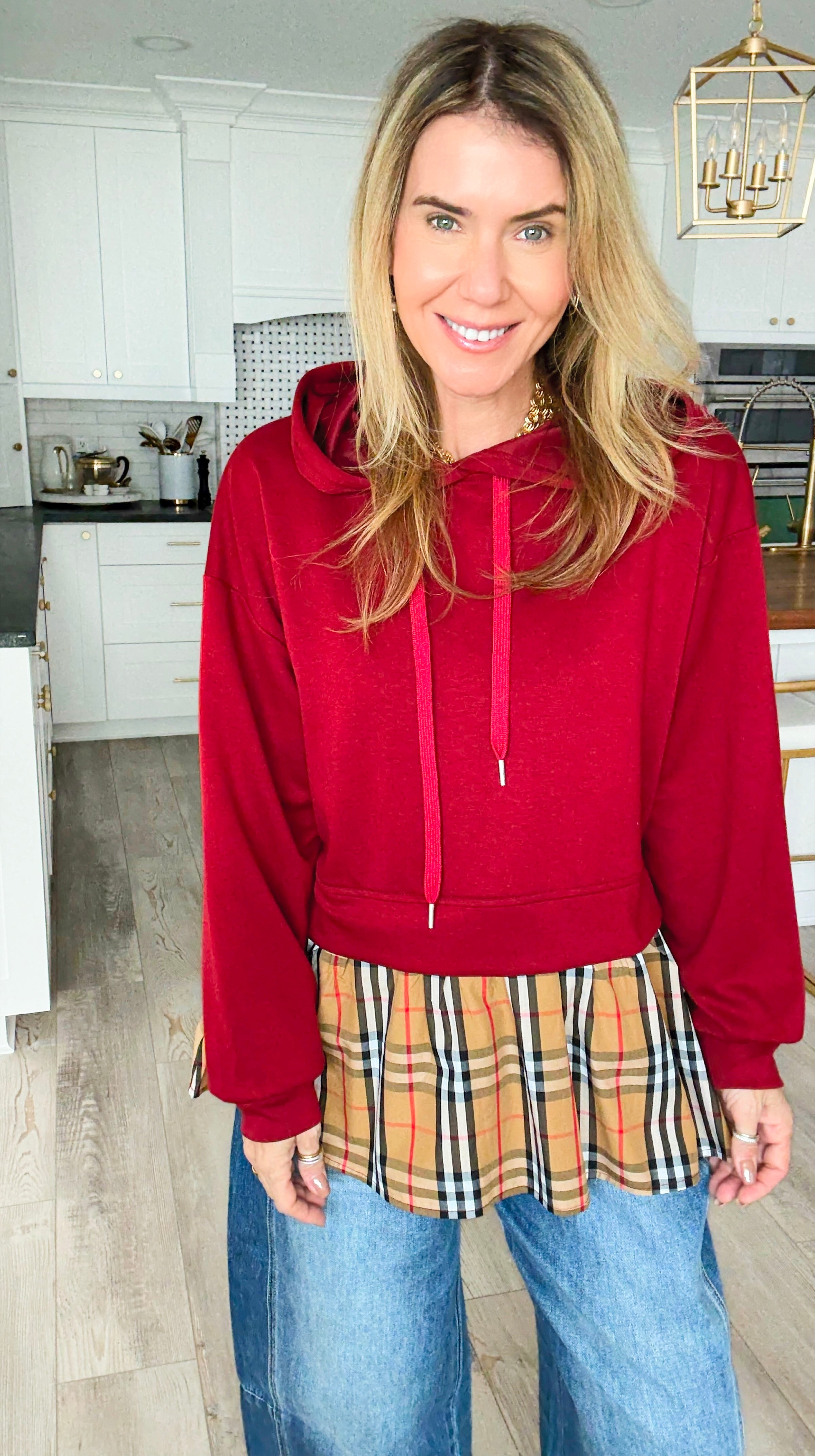 Chic Contrast Hem Hoodie Top - Burgundy