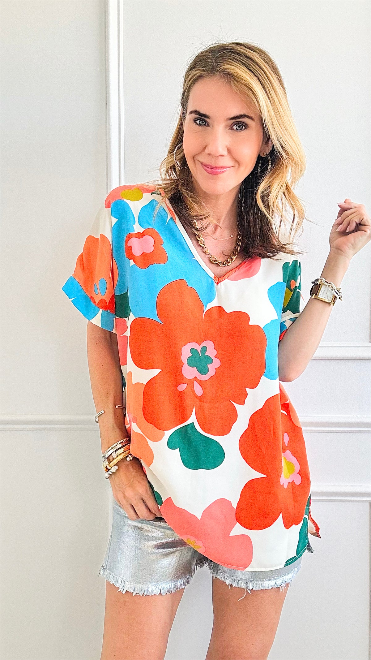 Colorful Daisy Floral Top-110 Short Sleeve Tops-Lovely Melody-Coastal Bloom Boutique, find the trendiest versions of the popular styles and looks Located in Indialantic, FL