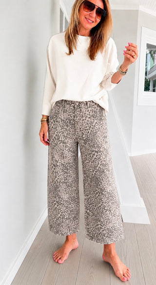 Chic Leopard Wide Leg Jeans