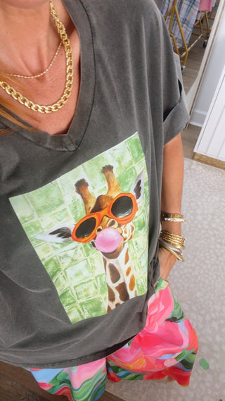 Bubblegum giraffe V-Neck Italian Graphic Tee