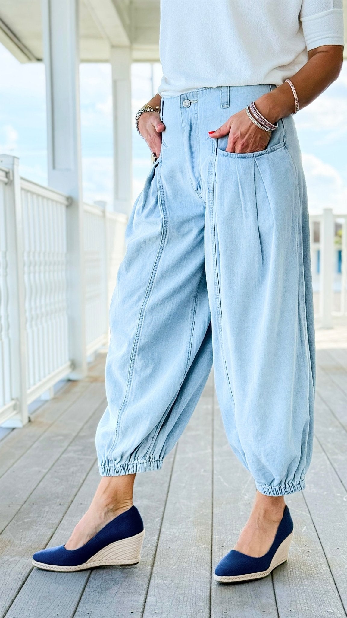 Balloon Breeze Pleated Jogger Pants