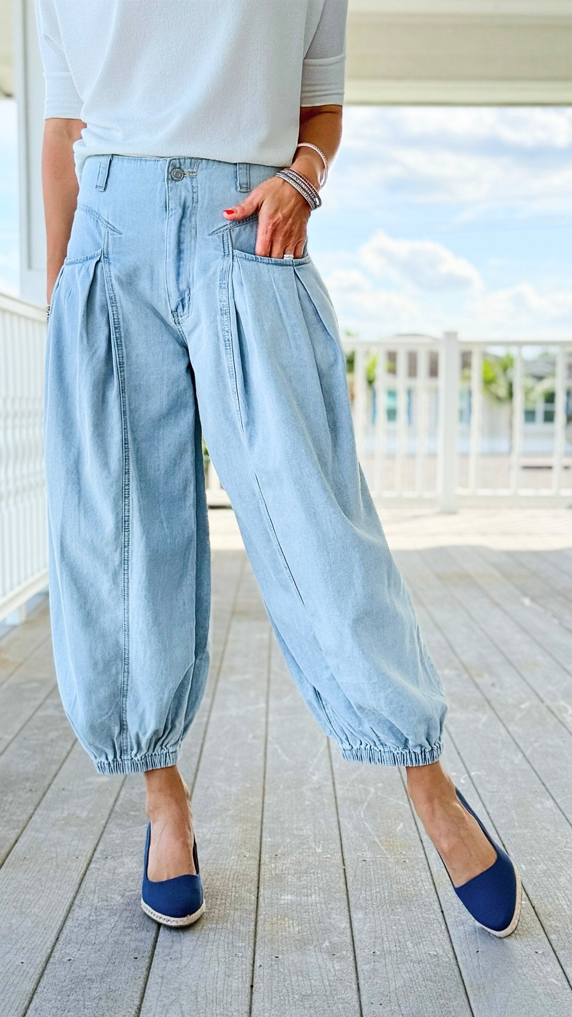 Balloon Breeze Pleated Jogger Pants