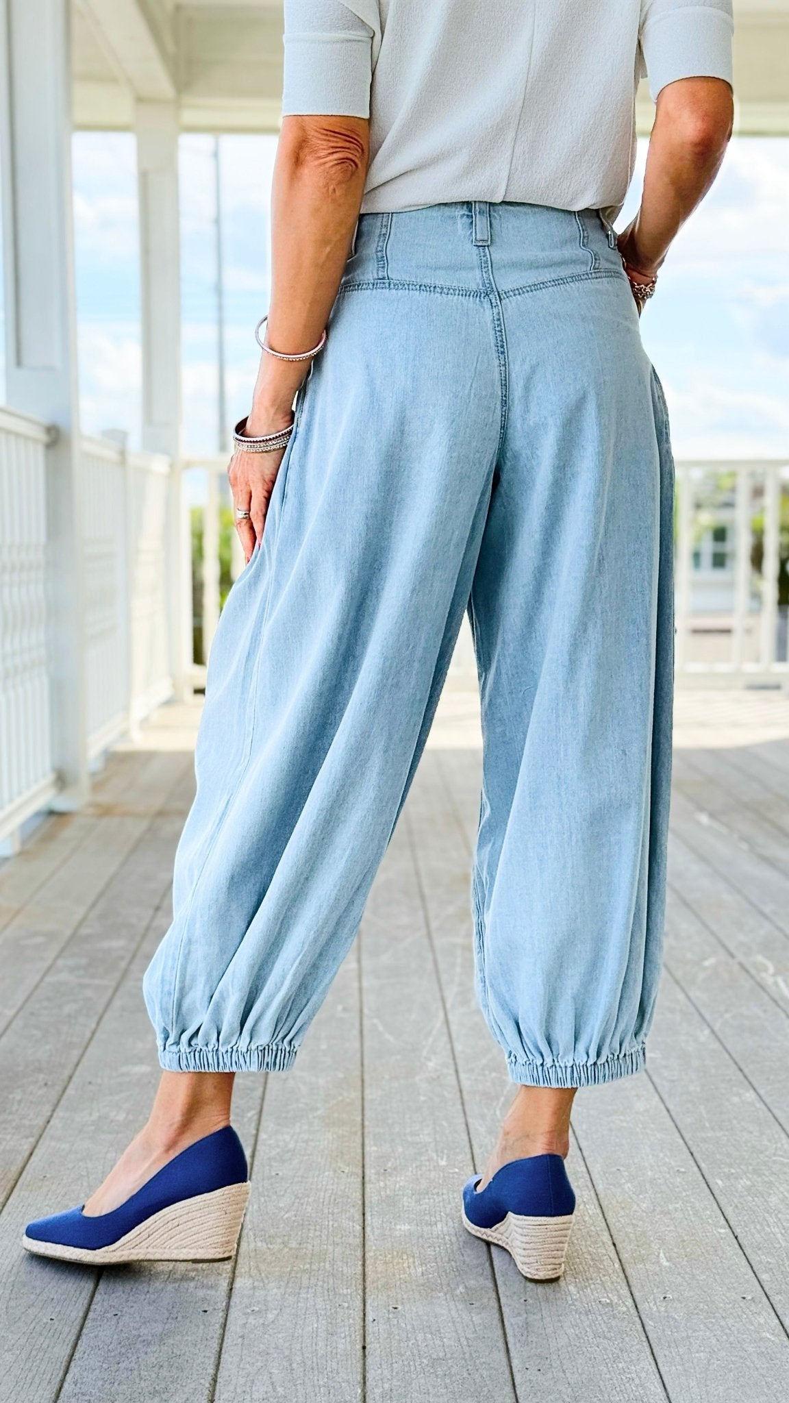 Balloon Breeze Pleated Jogger Pants