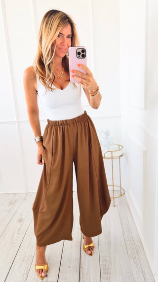 Spezia Crisp Solid Barrel Pants- Camel