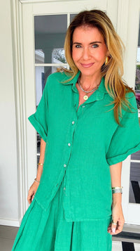The Marlow Linen Italian Button Top- Kelly Green