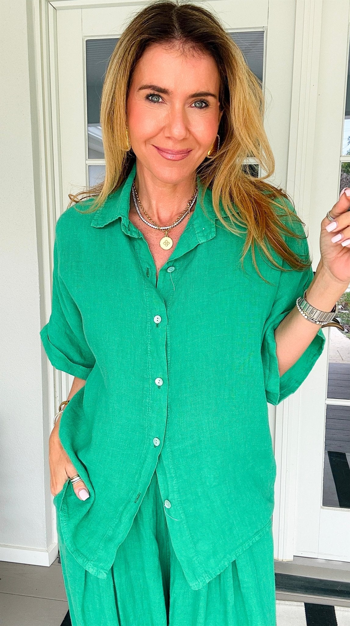 The Marlow Linen Italian Button Top- Kelly Green