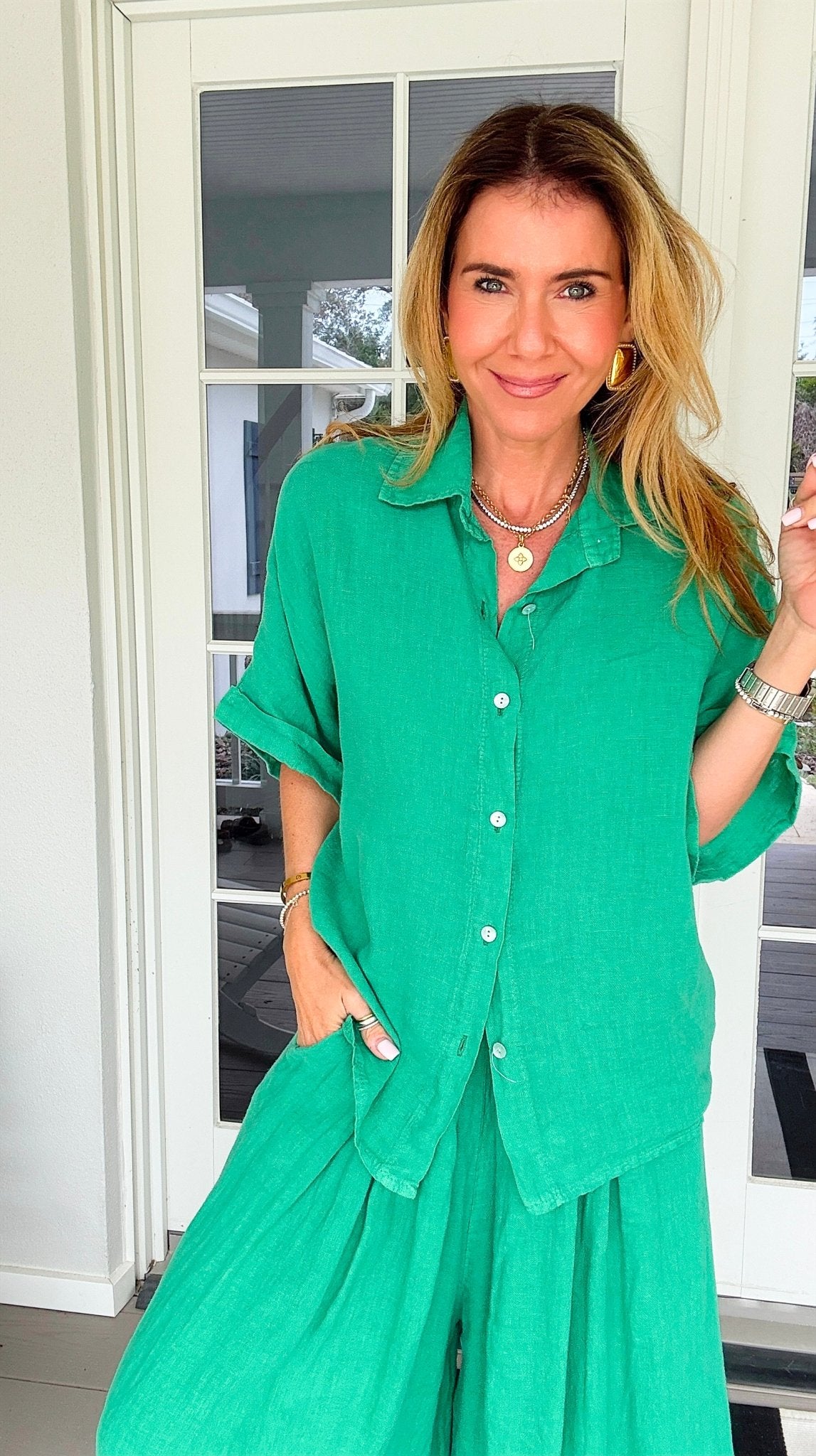The Marlow Linen Italian Button Top- Kelly Green