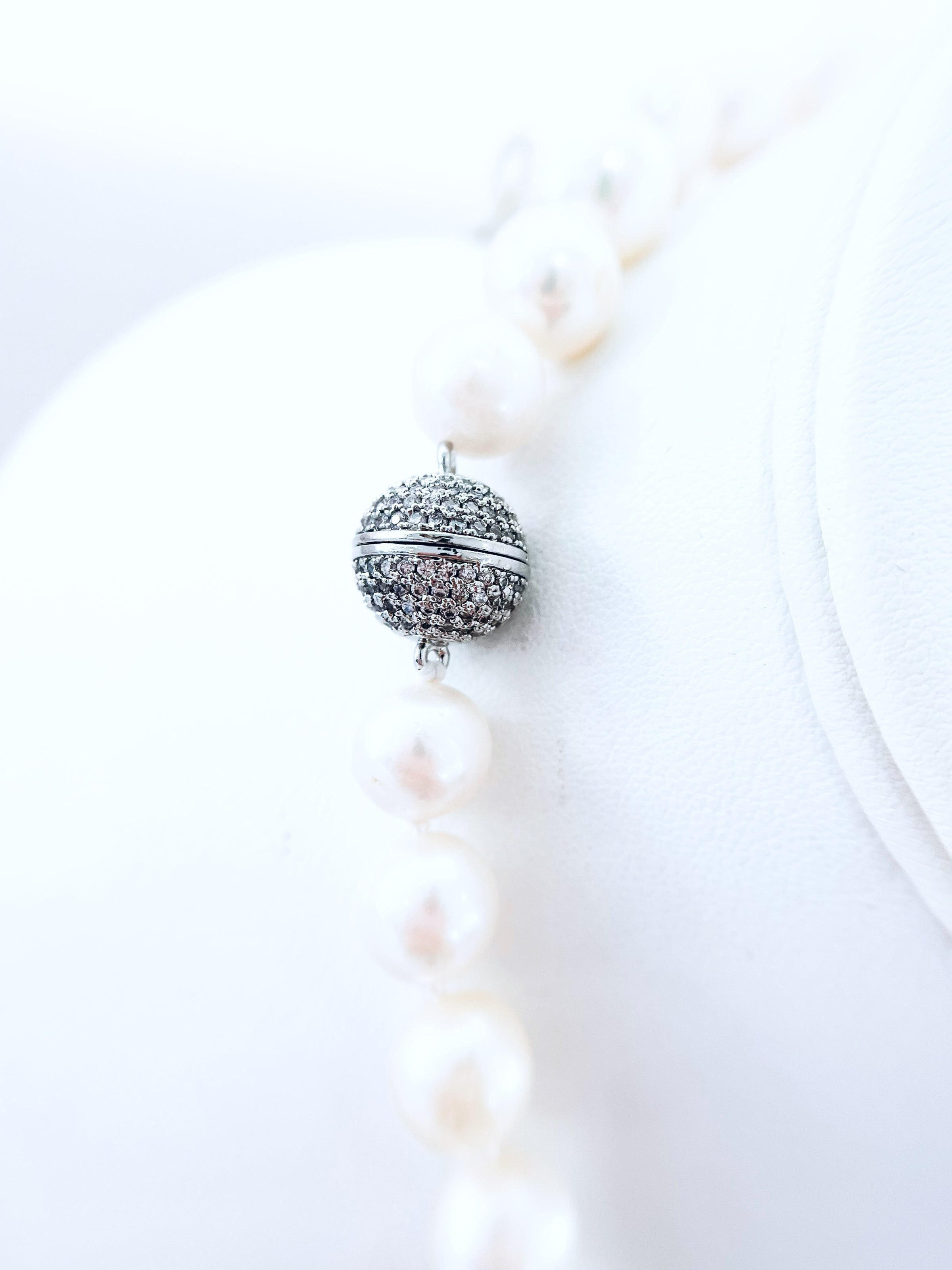 Cream Pearl Magnetic Necklace-230 Jewelry-NYC-Coastal Bloom Boutique, find the trendiest versions of the popular styles and looks Located in Indialantic, FL