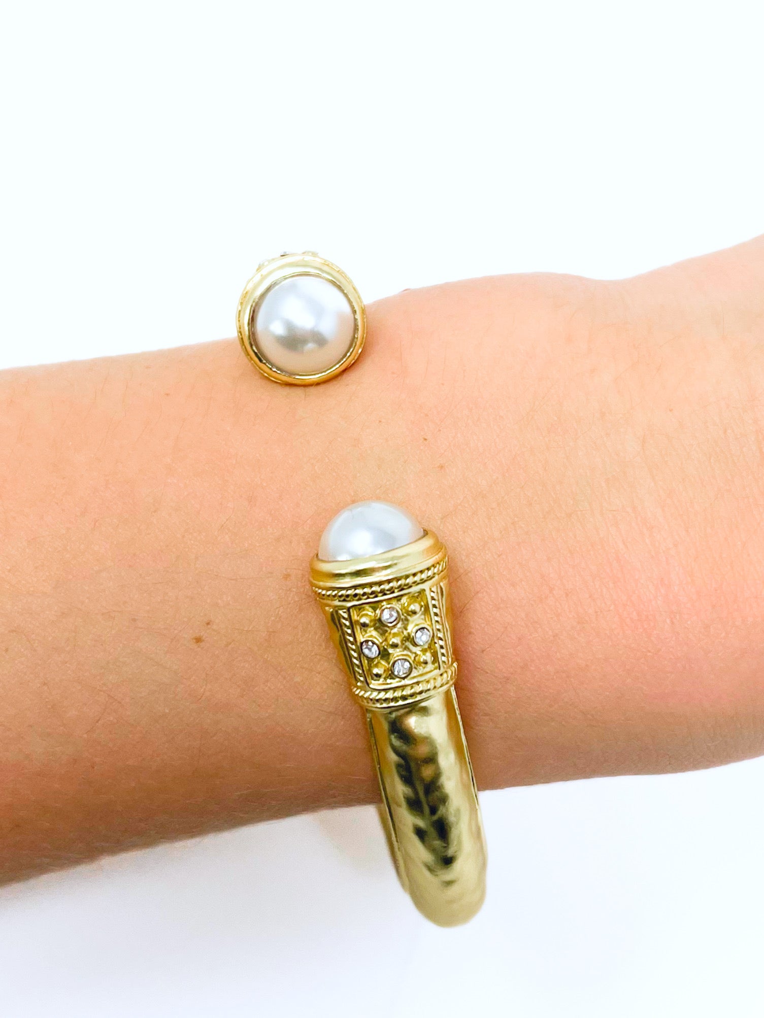 Gold Chunky Elegant Bracelet - Cream-230 Jewelry-NYC/GS JEWELRY-Coastal Bloom Boutique, find the trendiest versions of the popular styles and looks Located in Indialantic, FL