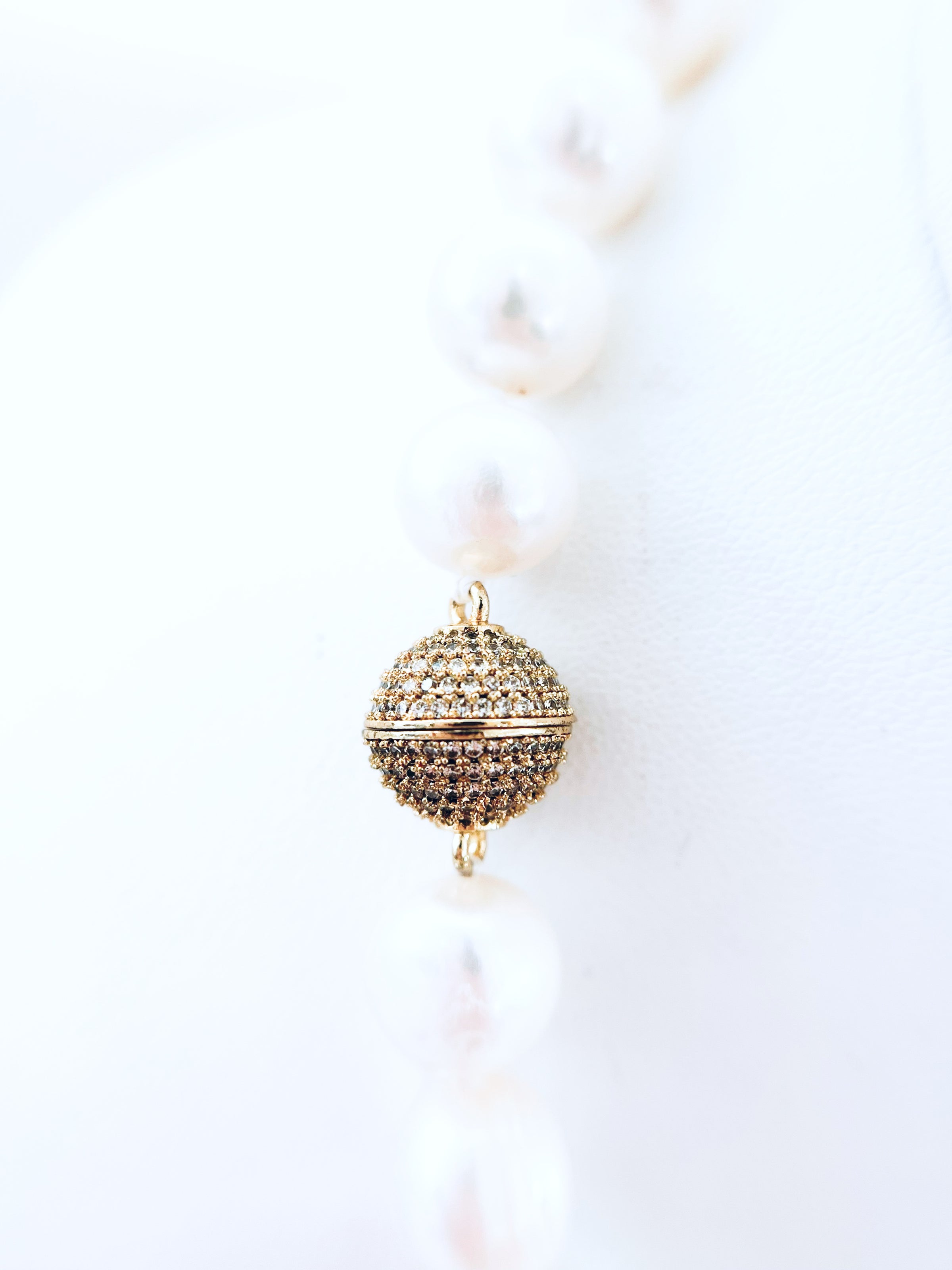 Cream Pearl Magnetic Necklace-230 Jewelry-NYC-Coastal Bloom Boutique, find the trendiest versions of the popular styles and looks Located in Indialantic, FL