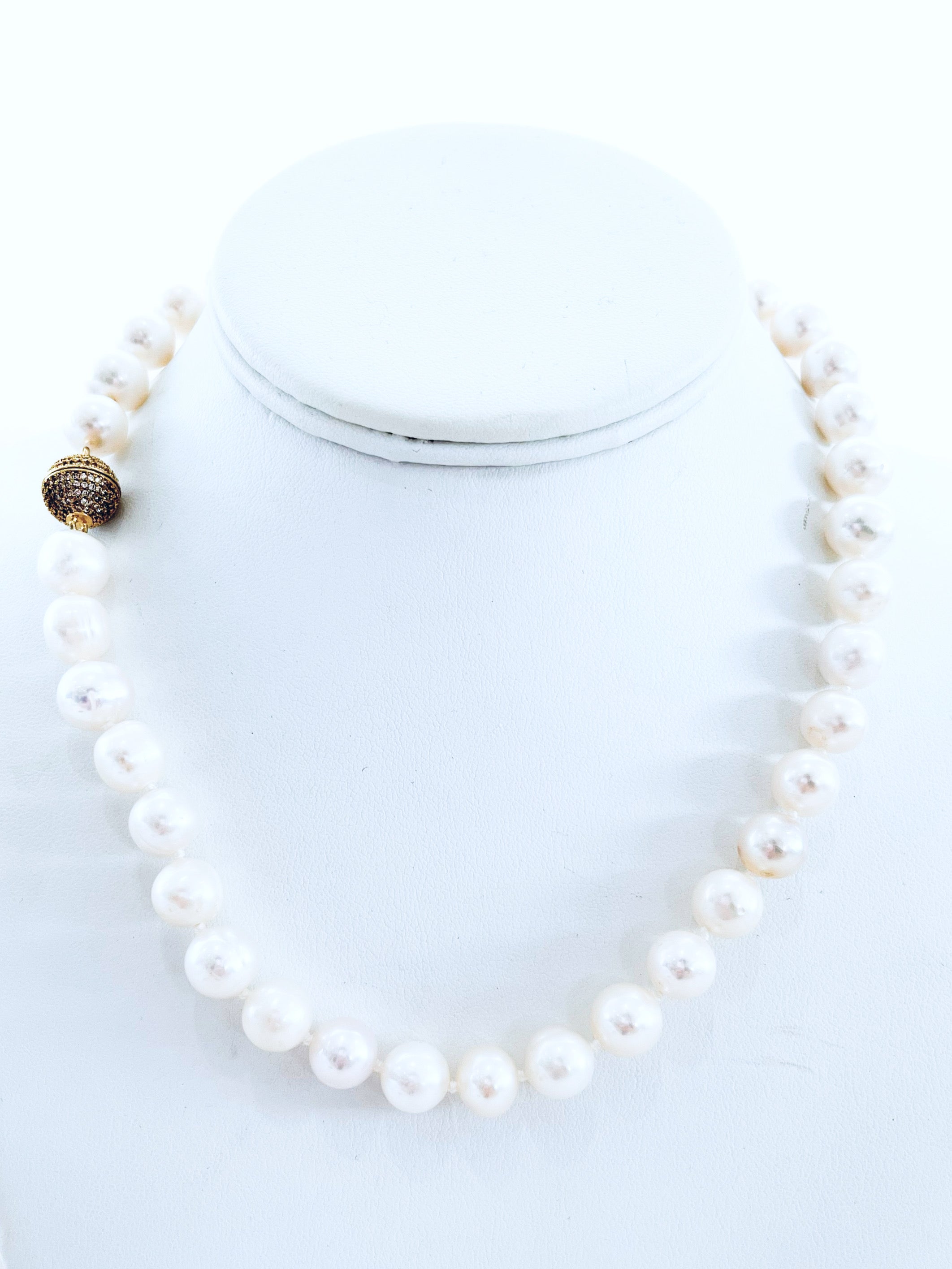 Cream Pearl Magnetic Necklace-230 Jewelry-NYC-Coastal Bloom Boutique, find the trendiest versions of the popular styles and looks Located in Indialantic, FL